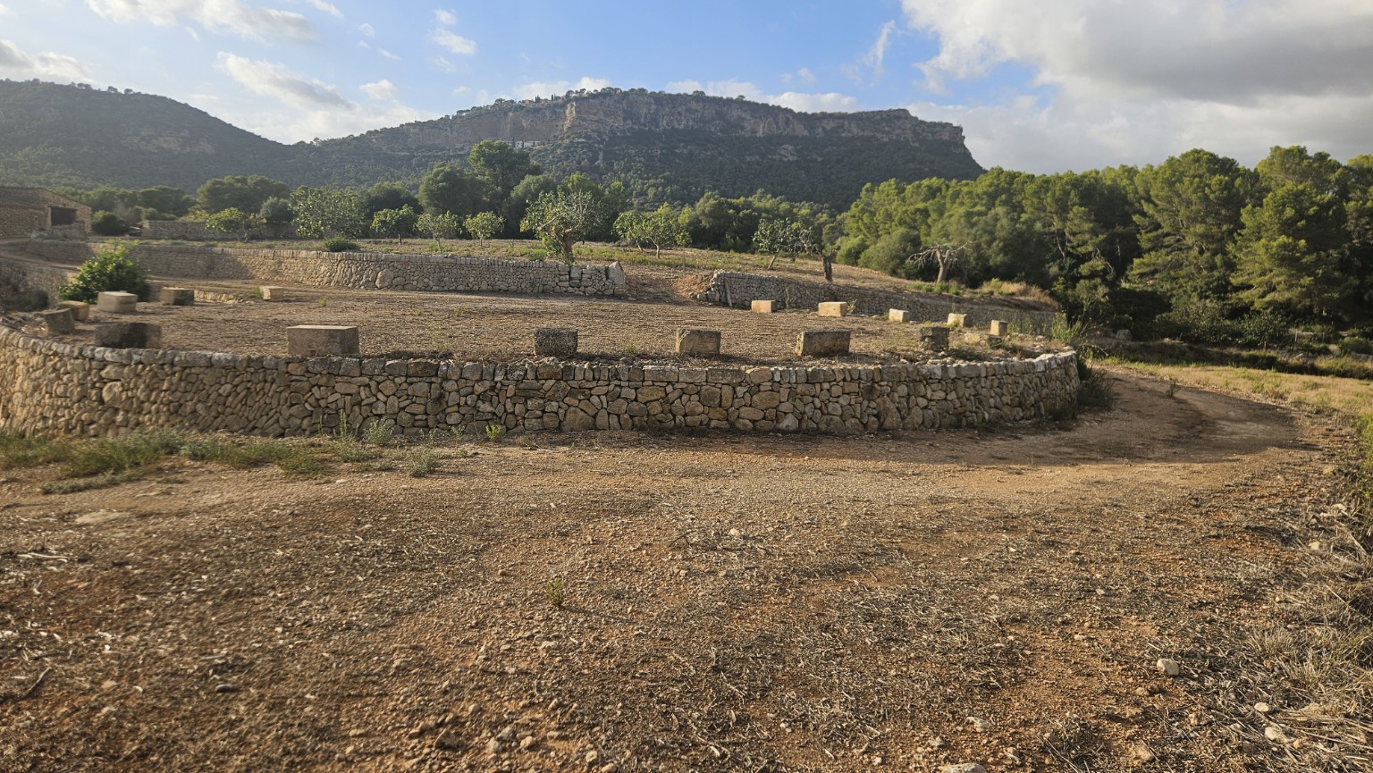 Era, bancales de piedra seca y montaña