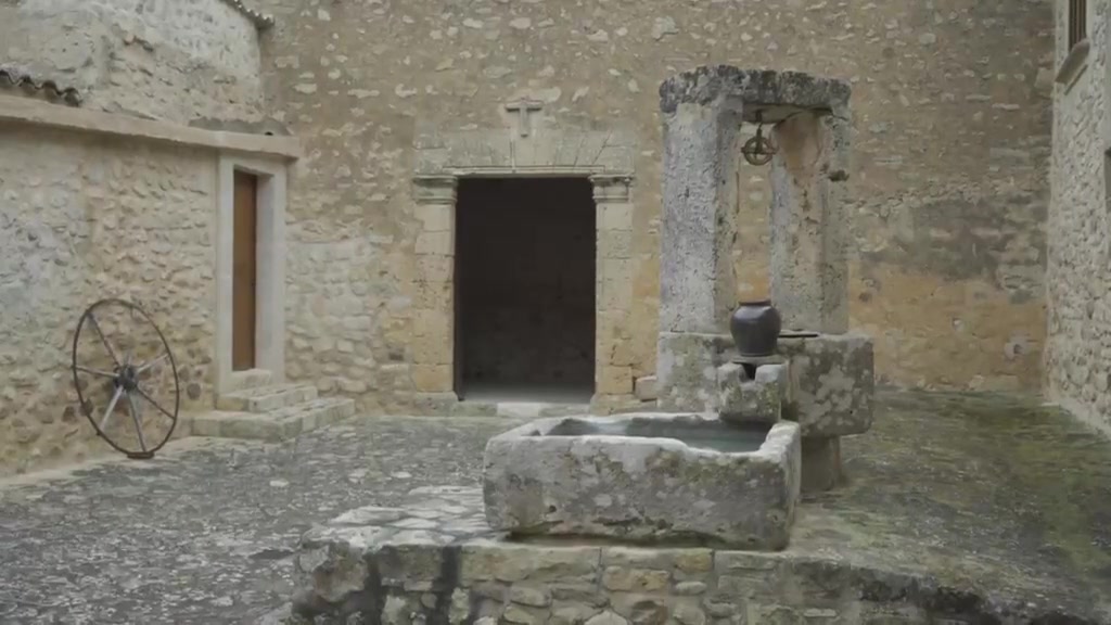 Fachada y paisaje de Son Pons vistos desde el segundo reportaje